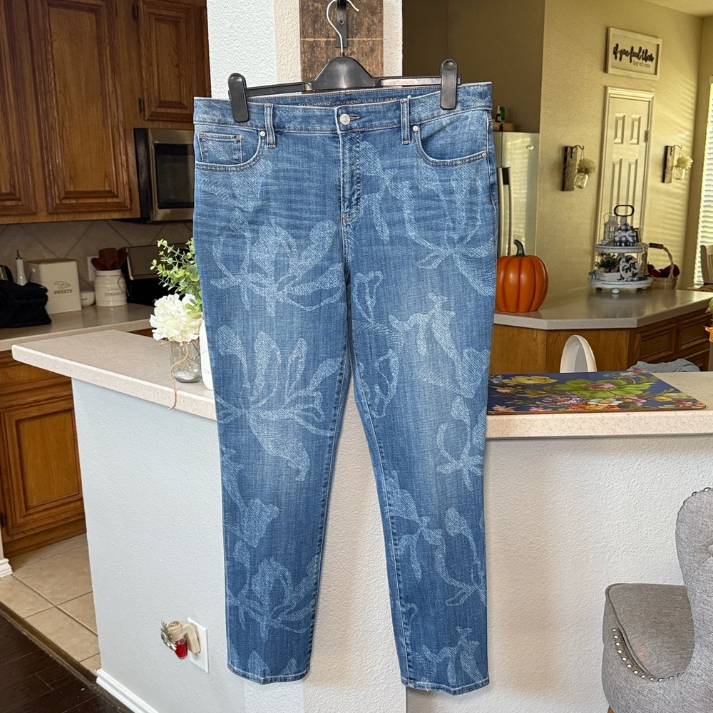 Chico’s So Slimming Girlfriend Slim Leg Ankle Floral Jeans - Picture 5 of 15